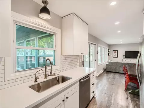501 Laredo Ln, Chanhassen, MN 55317