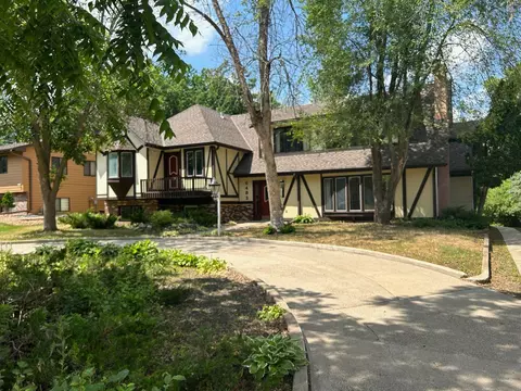6482 47th St N, Oakdale, MN 55128