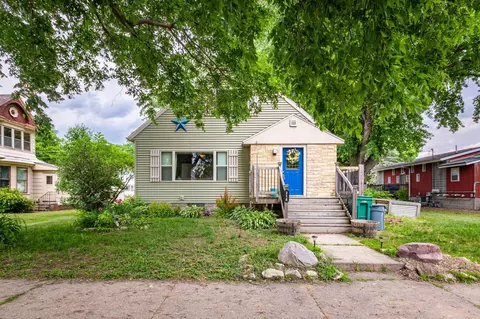 214 S Sherman St, Houston, MN 55943