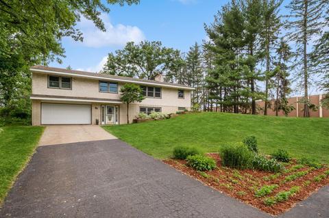 284 Demont Ave E, Little Canada, MN 55117