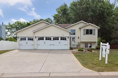 7175 Upper 43rd St N, Oakdale, MN 55128