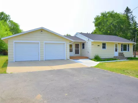 215 Aspen Ave NW, Menahga, MN 56464