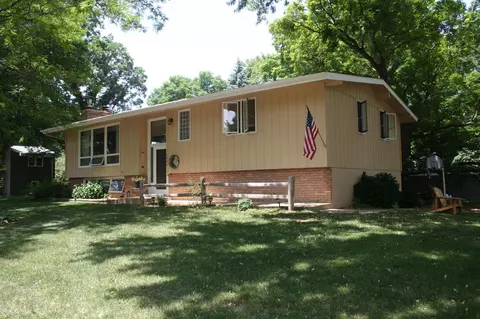 2900 Highland Dr, Burnsville, MN 55337
