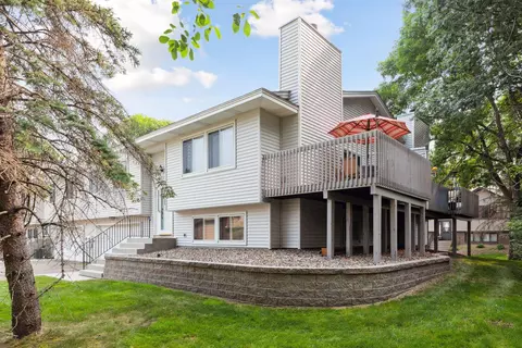 932 Sherwood Rd, Shoreview, MN 55126