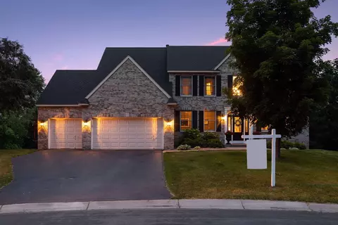895 Woodcliff Ct, Eagan, MN 55123