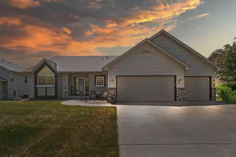 2972 Clary Ct, Shakopee, MN 55379