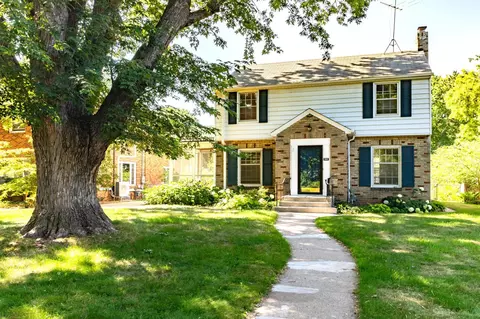 908 Parkview Ave, Saint Paul, MN 55117