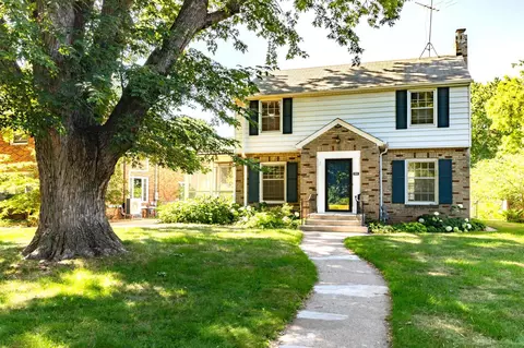 908 Parkview Ave, Saint Paul, MN 55117