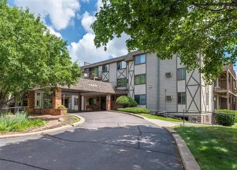 1304 W Medicine Lake Dr #210, Plymouth, MN 55441