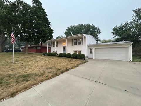 404 8th Ave NW, Kasson, MN 55944