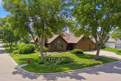 8645 Jenner Ln S, Cottage Grove, MN 55016