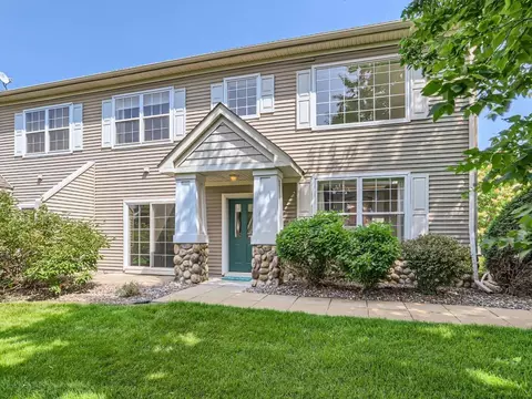 1907 Wildflower Ct, Shoreview, MN 55126