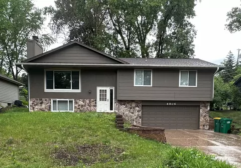6806 Valley Pl, Crystal, MN 55427
