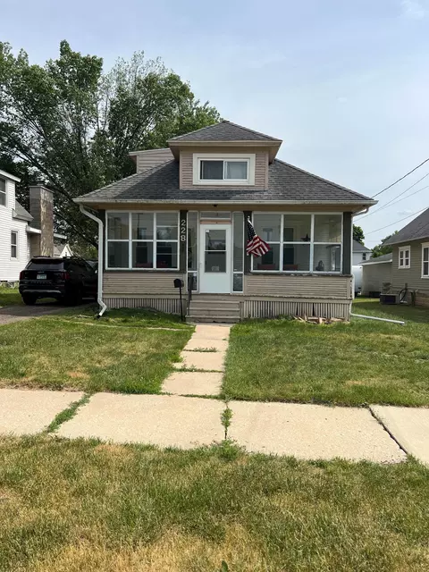 228 8th St NW, Rochester, MN 55901