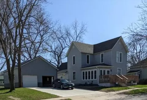 210 E Henry St, Le Roy, MN 55951