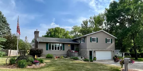 841 Pleasant Ave, Zumbrota, MN 55992