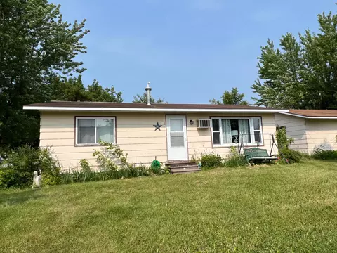 103 9th Ave NE, Roseau, MN 56751