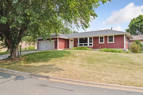 801 Knob Hill Rd, Burnsville, MN 55337
