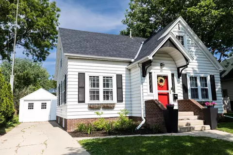 621 3rd St SE, Willmar, MN 56201