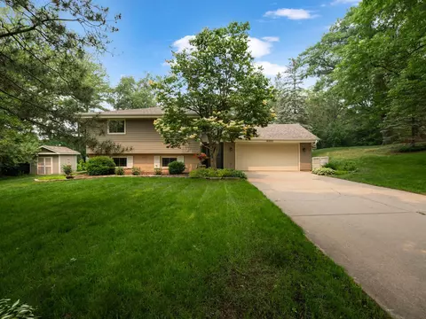 16020 Temple Ln, Minnetonka, MN 55345