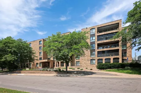 2221 Youngman Ave #204, Saint Paul, MN 55116
