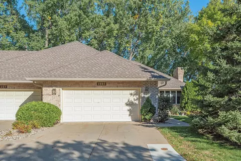 2225 Ferris Ln, Roseville, MN 55113
