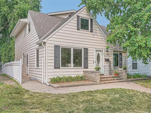 1962 Beechwood Ave, Saint Paul, MN 55116