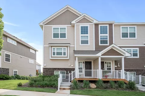 7551 Woods Edge Blvd, Lino Lakes, MN 55014