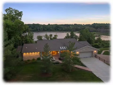 5615 Glacier Ln N, Plymouth, MN 55446