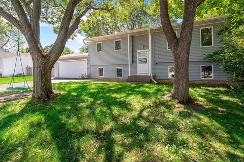 3729 Sun Terrace Cir, White Bear Lake, MN 55110