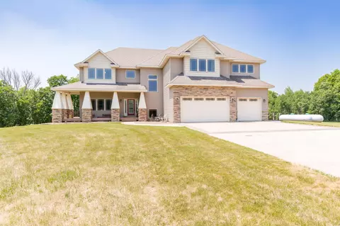 21370 Steeple View Ln, Le Center, MN 56057