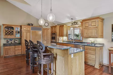 2266 Whispering Trl, Eagan, MN 55122 photo 10