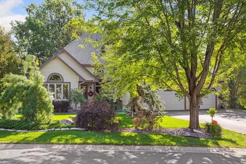 2266 Whispering Trl, Eagan, MN 55122
