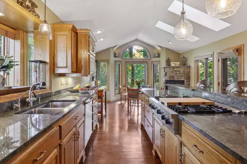 2266 Whispering Trl, Eagan, MN 55122 photo 13