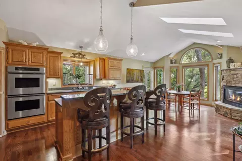 2266 Whispering Trl, Eagan, MN 55122 photo 8