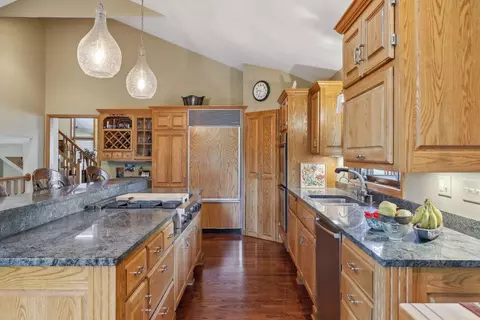 2266 Whispering Trl, Eagan, MN 55122 photo 11