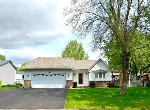 6548 N Upper 20th St N, Oakdale, MN 55128