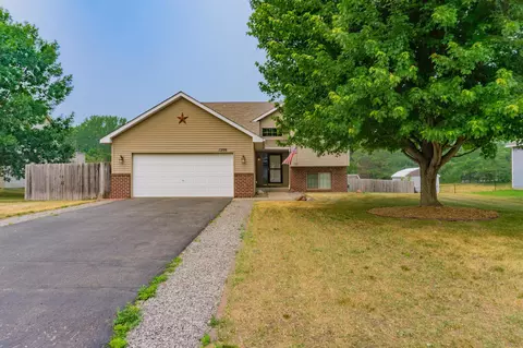 1209 Deer Haven Dr, Isanti, MN 55040