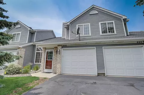 446 Mission Hills Way E, Chanhassen, MN 55317