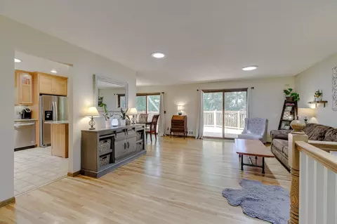 804 Welcome Ct, Burnsville, MN 55337