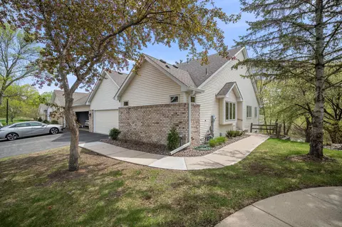 8342 Creekside Cir, Bloomington, MN 55437