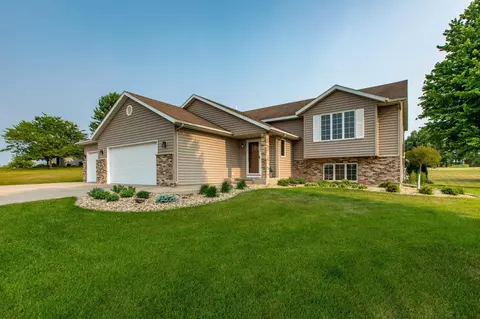 654 Zumbro Hills Dr SW, Oronoco, MN 55960