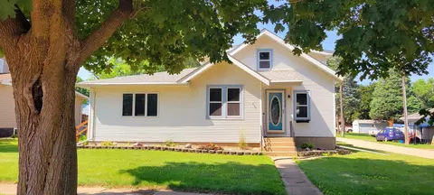 208 W 5th Ave, Lakefield, MN 56150