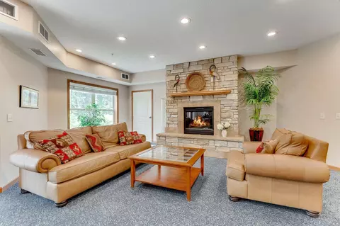 2103 Silver Bell Rd #101, Eagan, MN 55122