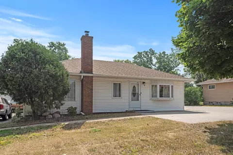 2622 Fairview Ave N, Roseville, MN 55113