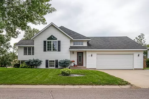 143 Cedar Dr S, Lester Prairie, MN 55354