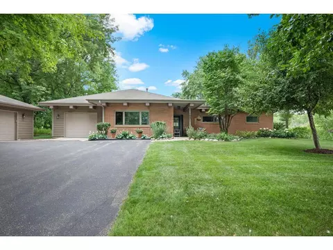 16671 Creekside Ln, Minnetonka, MN 55345