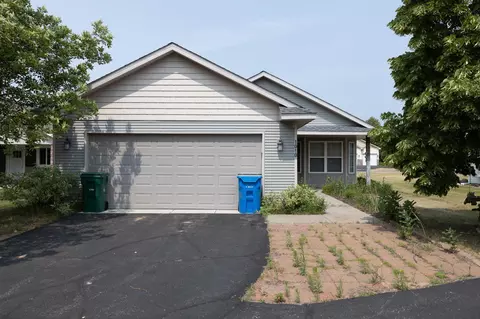 1010 Pleasantview Ct NW, Isanti, MN 55040