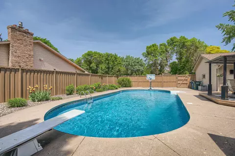 6320 Squire Dr NE, Fridley, MN 55432
