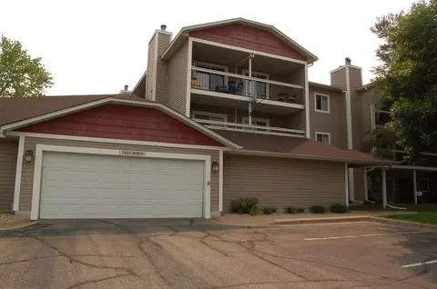 7600 157th St W #101, Apple Valley, MN 55124